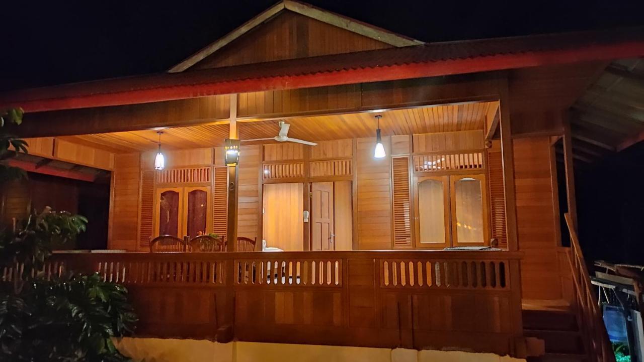 Bunaken Villa Queen'S Dive Manado Eksteriør billede
