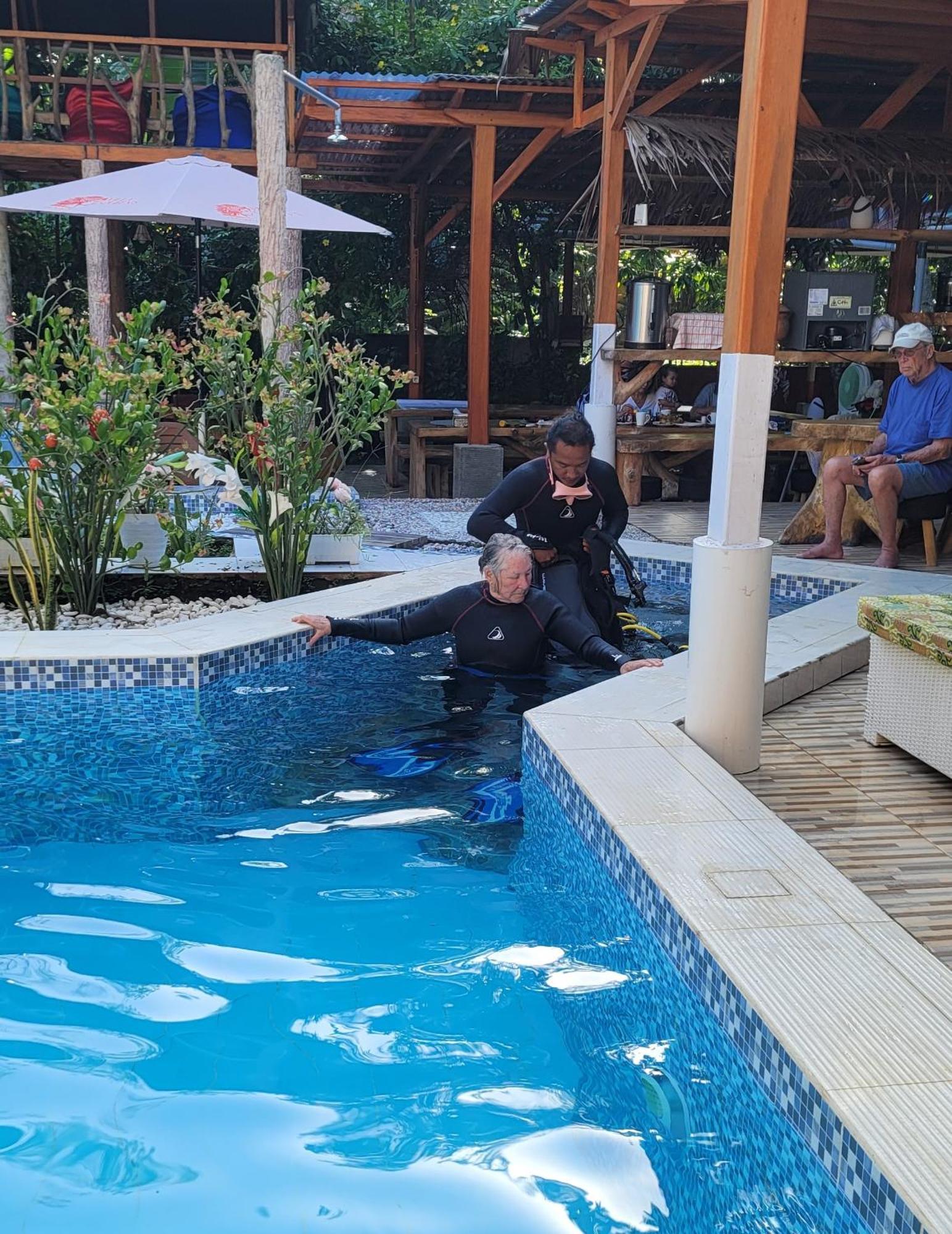 Bunaken Villa Queen'S Dive Manado Eksteriør billede